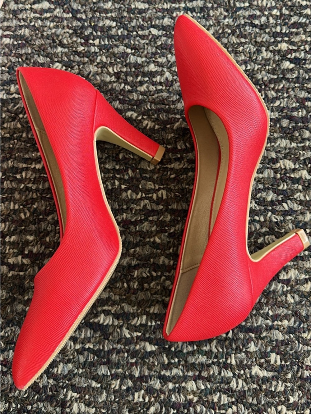 Women’s Red Pointed Toe Mid Heel Pumps